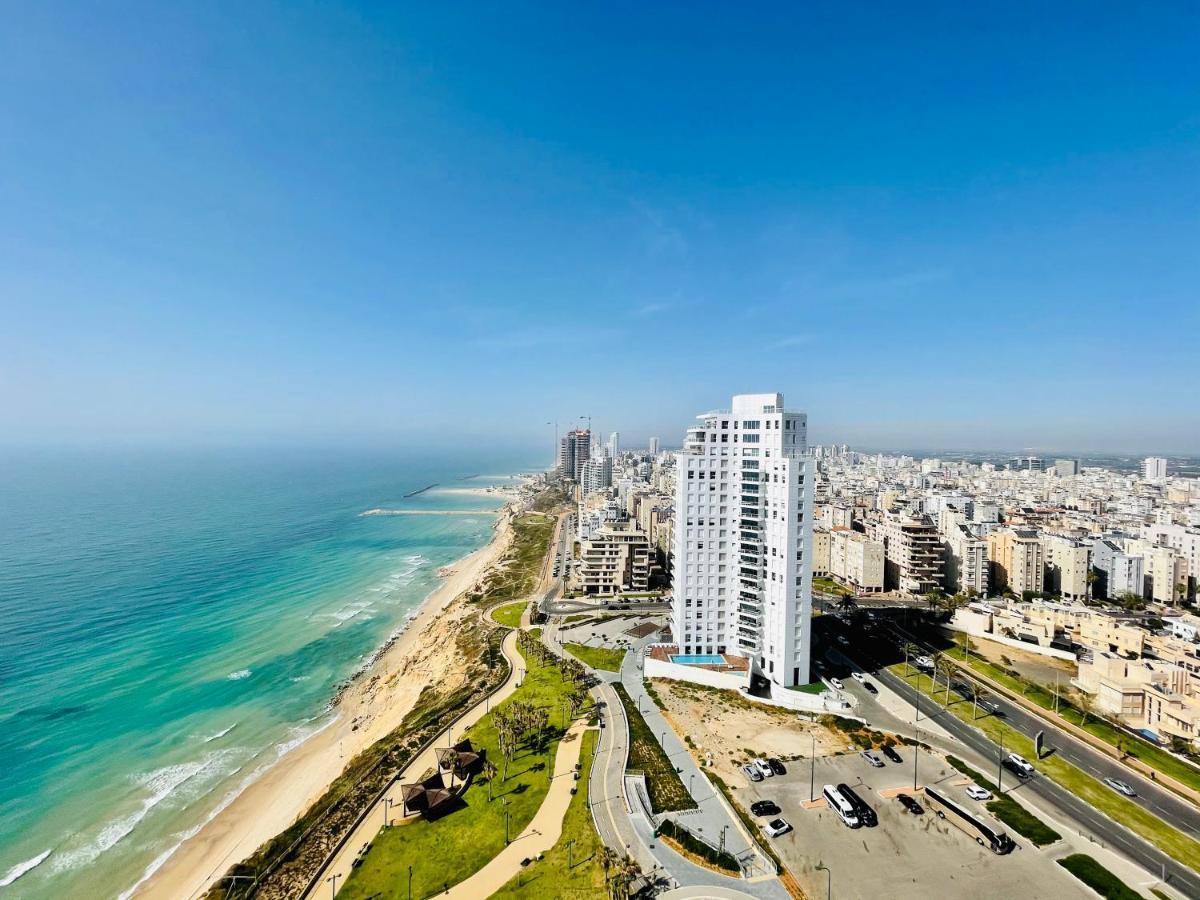 C Tower Apartments Netanya Bagian luar foto