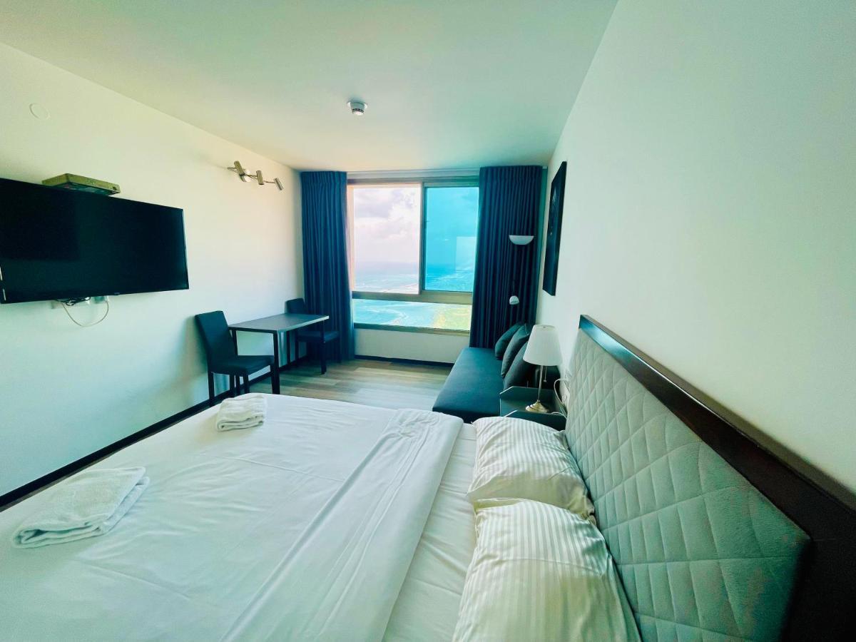 C Tower Apartments Netanya Bagian luar foto