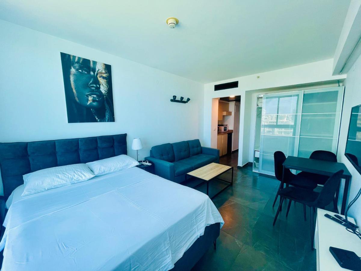 C Tower Apartments Netanya Bagian luar foto
