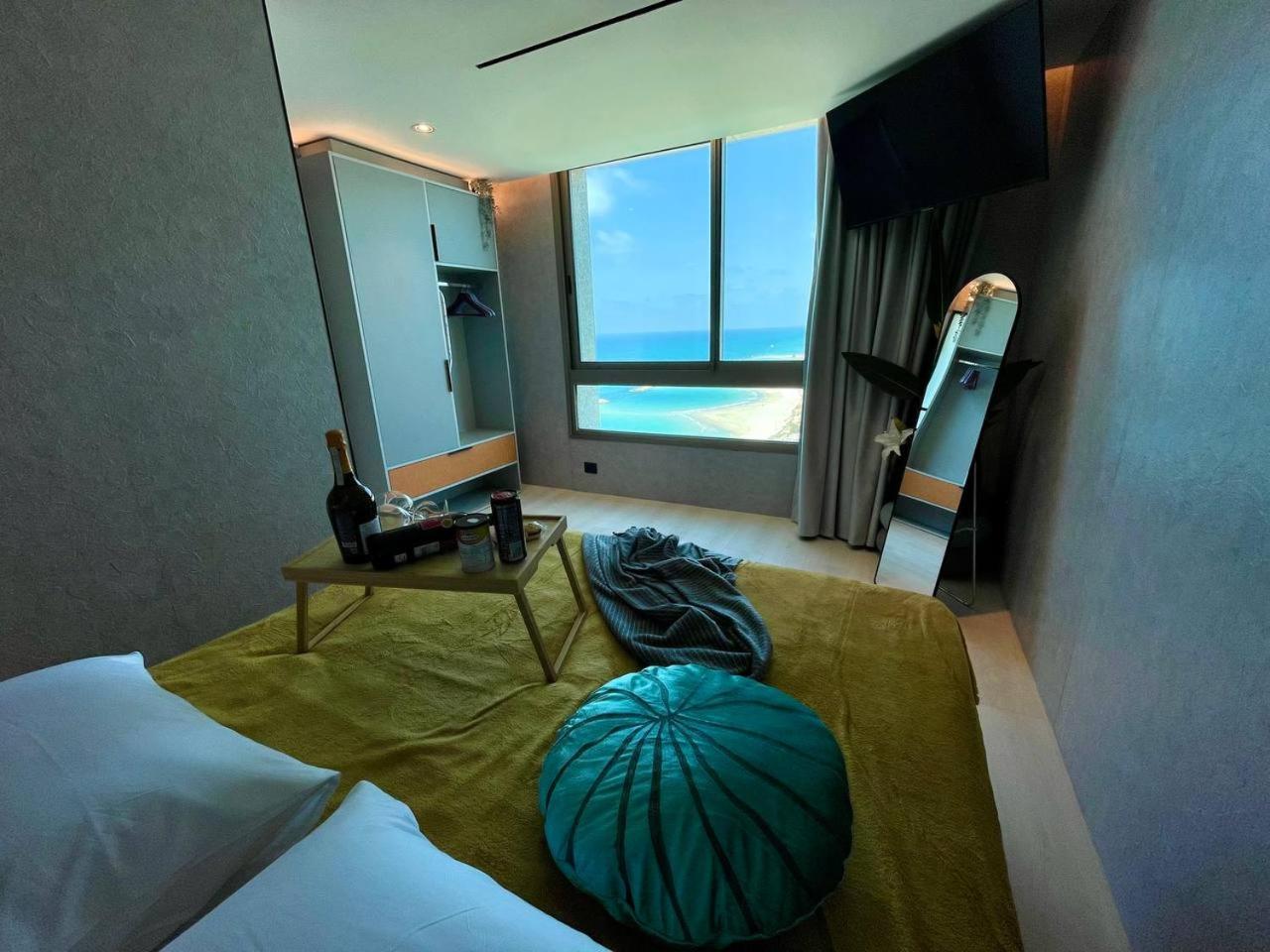 C Tower Apartments Netanya Bagian luar foto